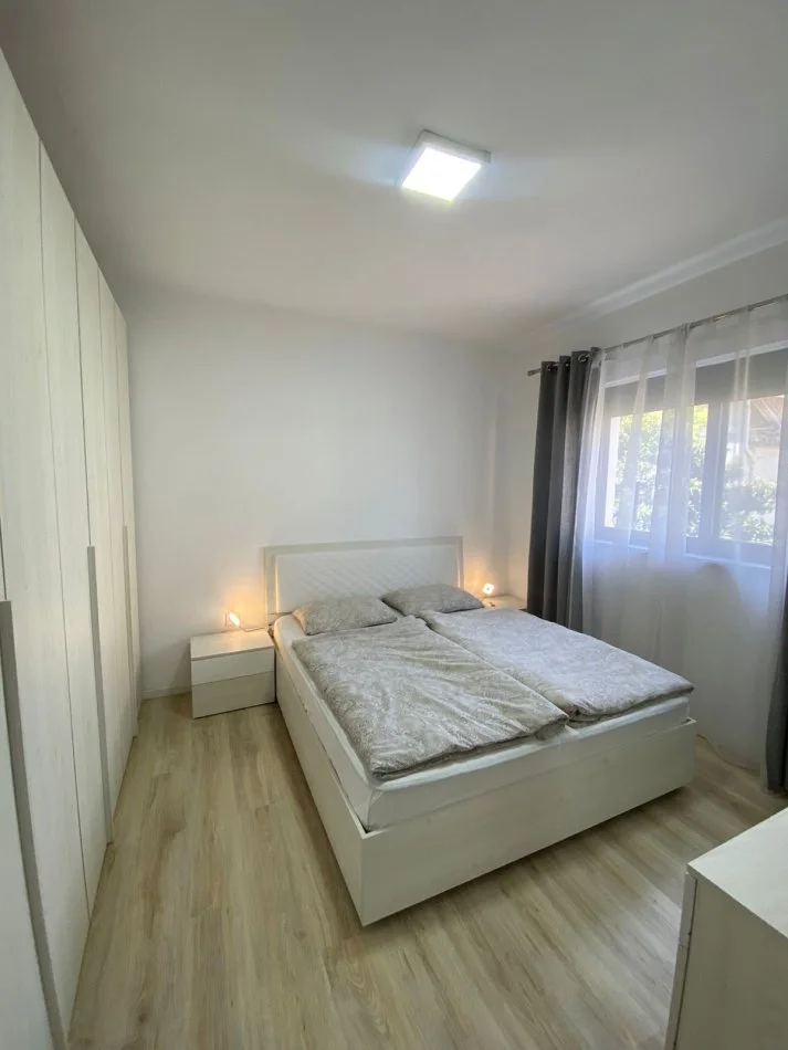 Tirane, shitet apartament 2+1 Kati 2, 1 m² 