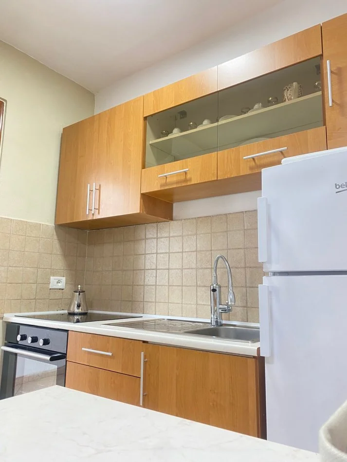 Tirane, shitet apartament 2+1 Kati 2, 1 m² 
