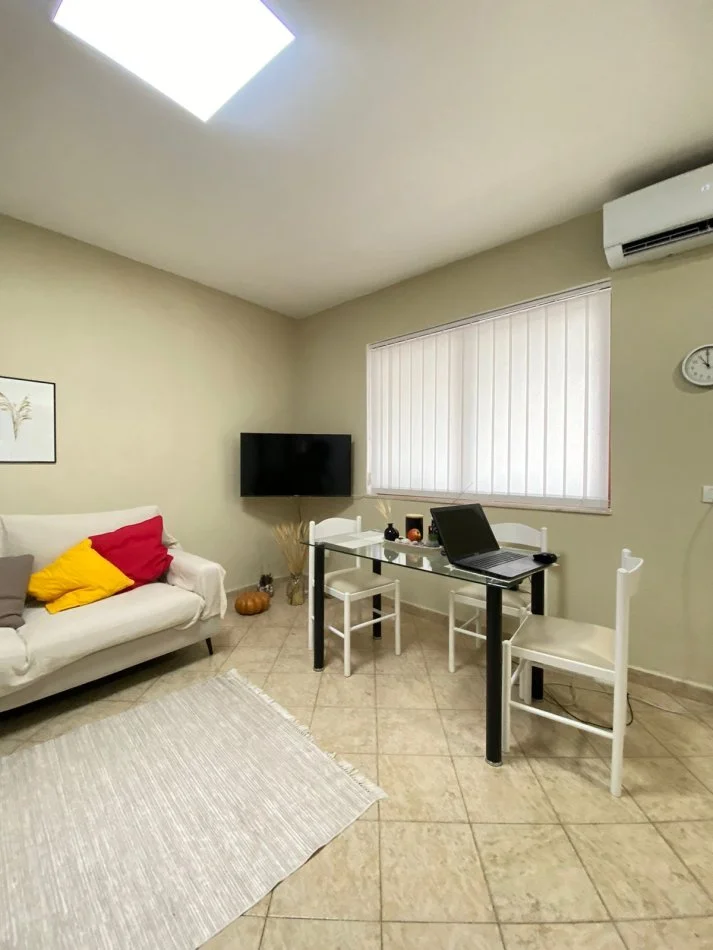 Tirane, shitet apartament 2+1 Kati 2, 1 m² 