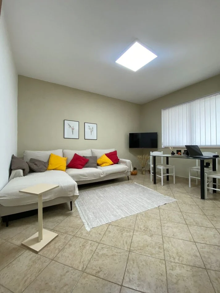 Tirane, shitet apartament 2+1 Kati 2, 1 m² 