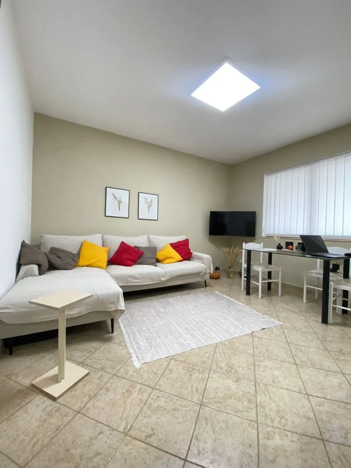 Tirane, shitet apartament 2+1 Kati 2, 1 m² 