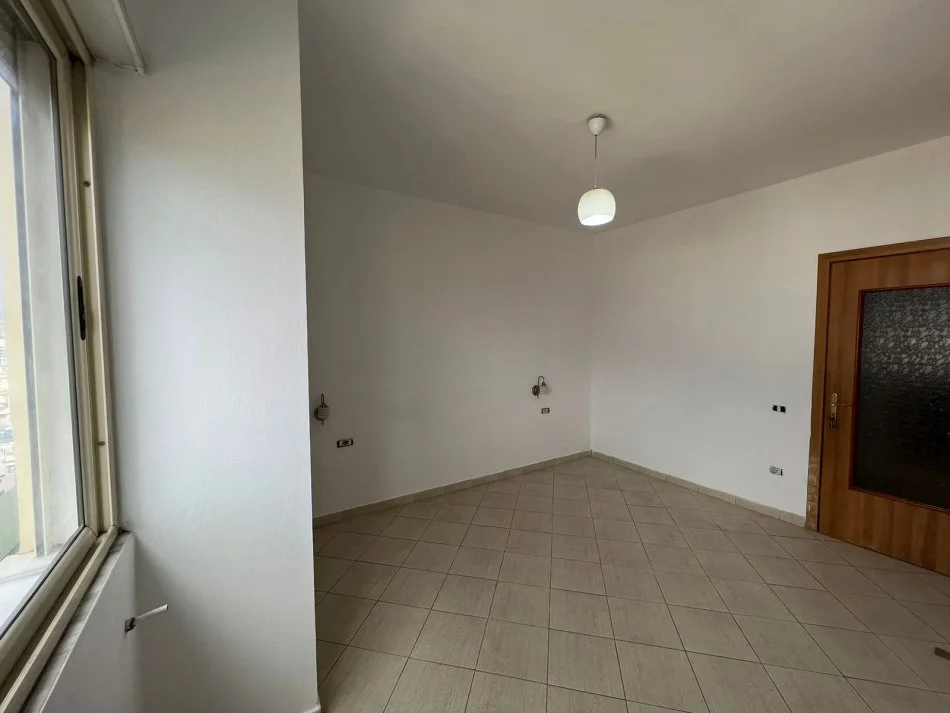 Tirane, shes 2+1 Kati 12, 117 m² 170.000 € (Rruga e kavajes)