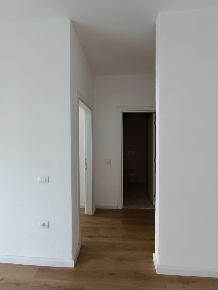 Tirane, jepet me qera nga Pronari, pa-komision apartament 1+1+Ballkon Kati 2, 60 m² 600 € (Robert Shvarc)