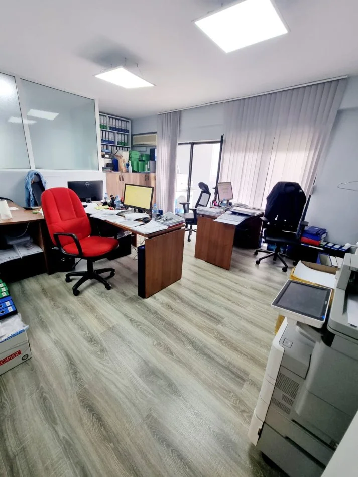 Happy Home jep me qira Zyre prane Bllokut 4+1+Ballkon Kati 2, 133 m² 1.000 € (Bllok)