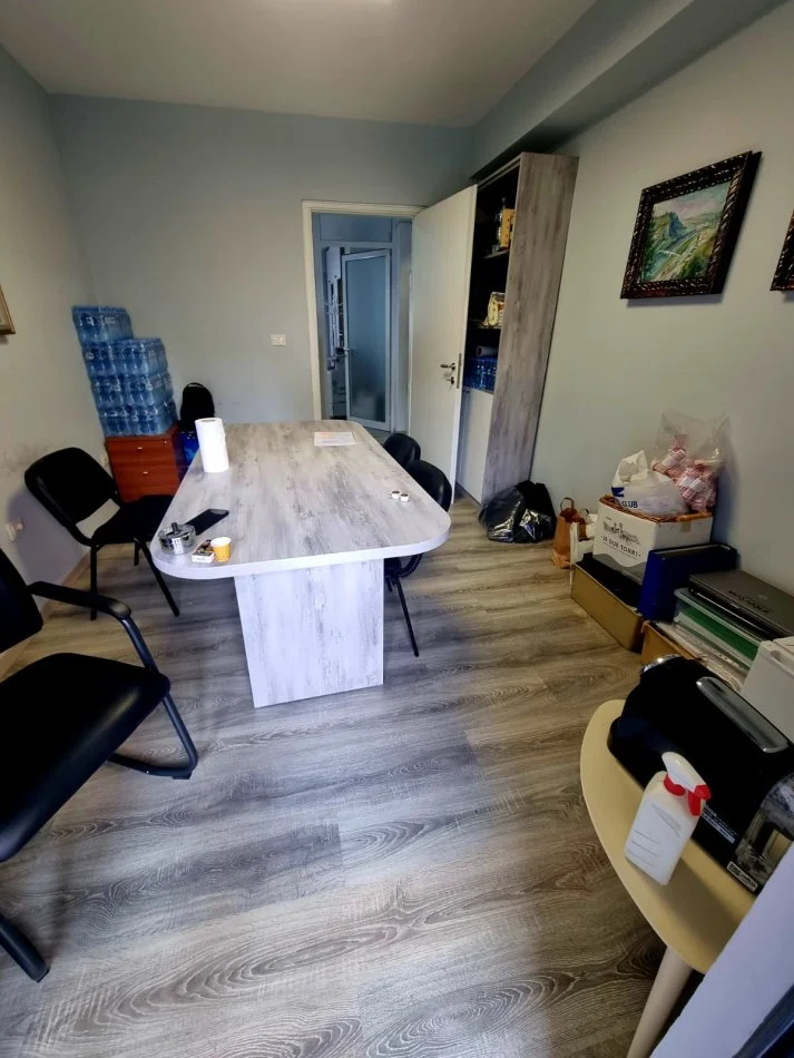 Happy Home jep me qira Zyre prane Bllokut 4+1+Ballkon Kati 2, 133 m² 1.000 € (Bllok)