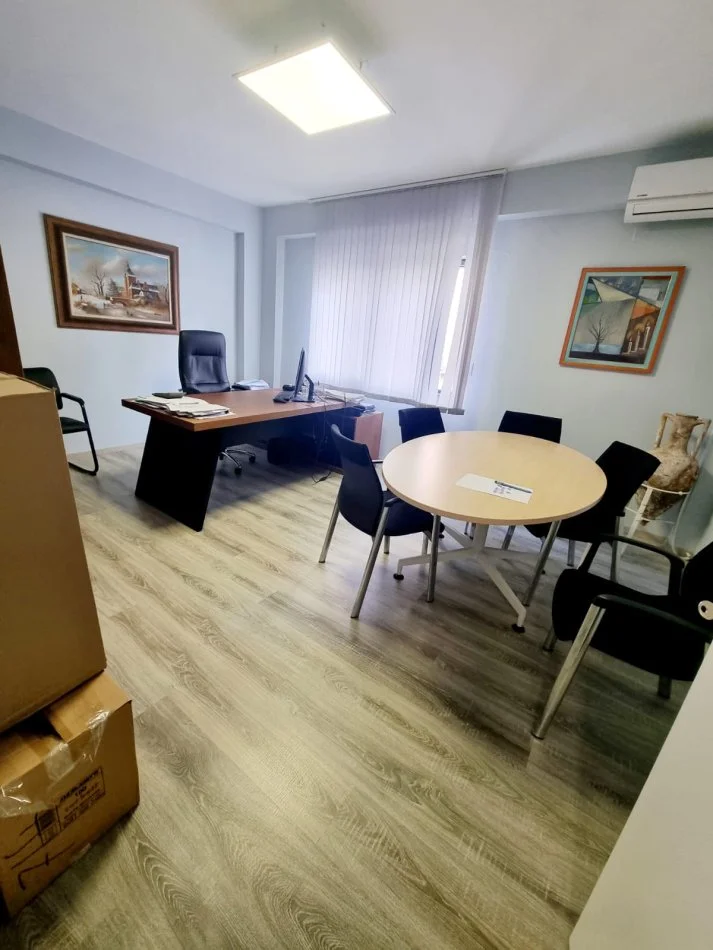 Happy Home jep me qira Zyre prane Bllokut 4+1+Ballkon Kati 2, 133 m² 1.000 € (Bllok)