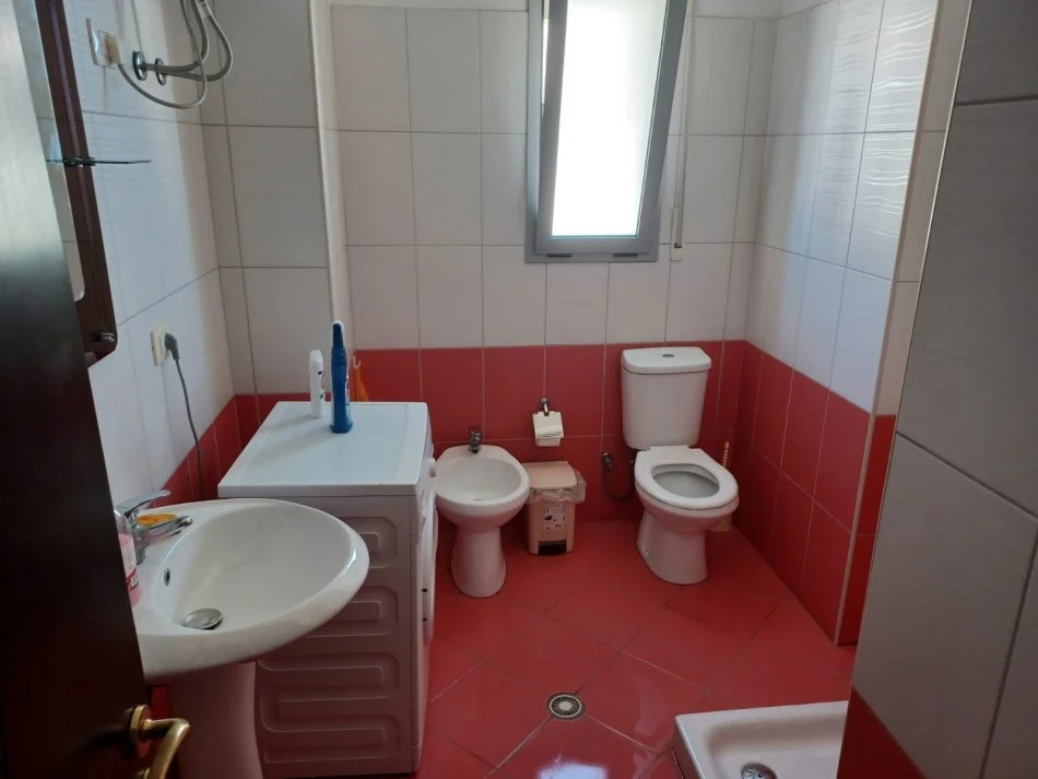 Vlore, shitet apartament 1+1 Kati 3, 41 m² 93.750 € (Uji i Ftohtë)