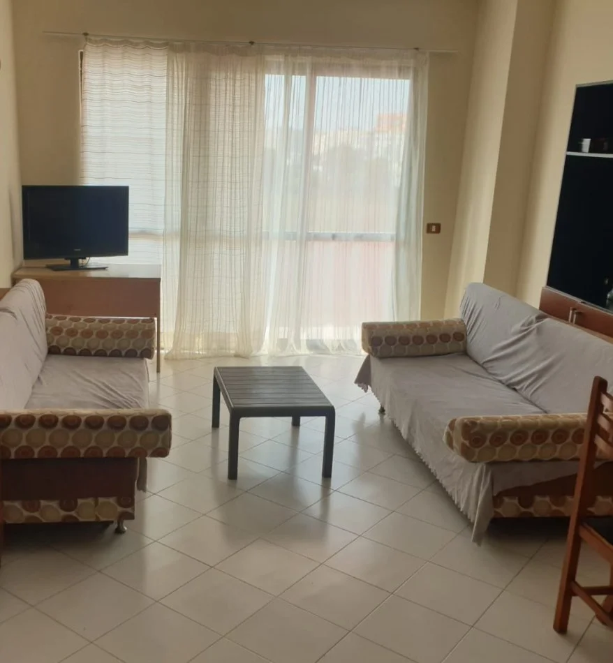 Tirane, jepet me qera apartament 1+1+Ballkon Kati 2, 65 m² (100 m nga Rrethrrotullimi i Yzberishtit)