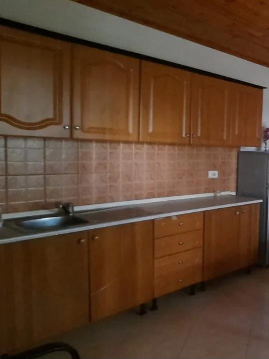 Tirane, jepet me qera Vile 1+1 Kati 1, 65 m² (Pran Hotel Marinaj ,Fabrika Miellit)