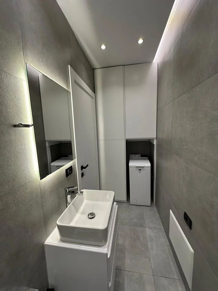 Tirane, jepet me qera apartament 1+1 Kati 5, 60 m² 800 € (Rr.Durrsit)