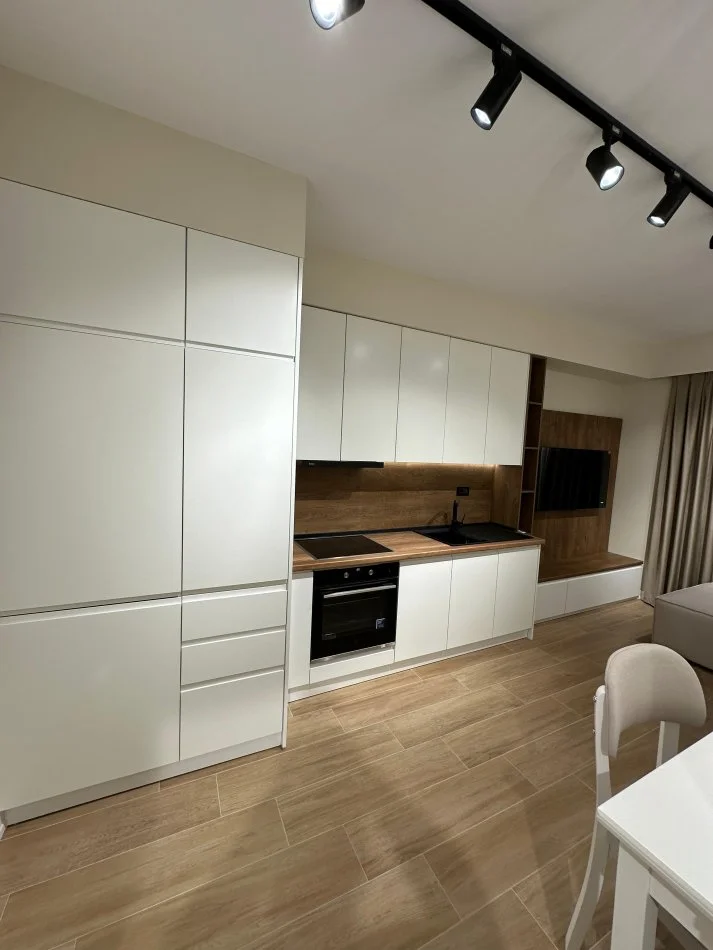 Tirane, jepet me qera apartament 1+1 Kati 5, 60 m² 800 € (Rr.Durrsit)