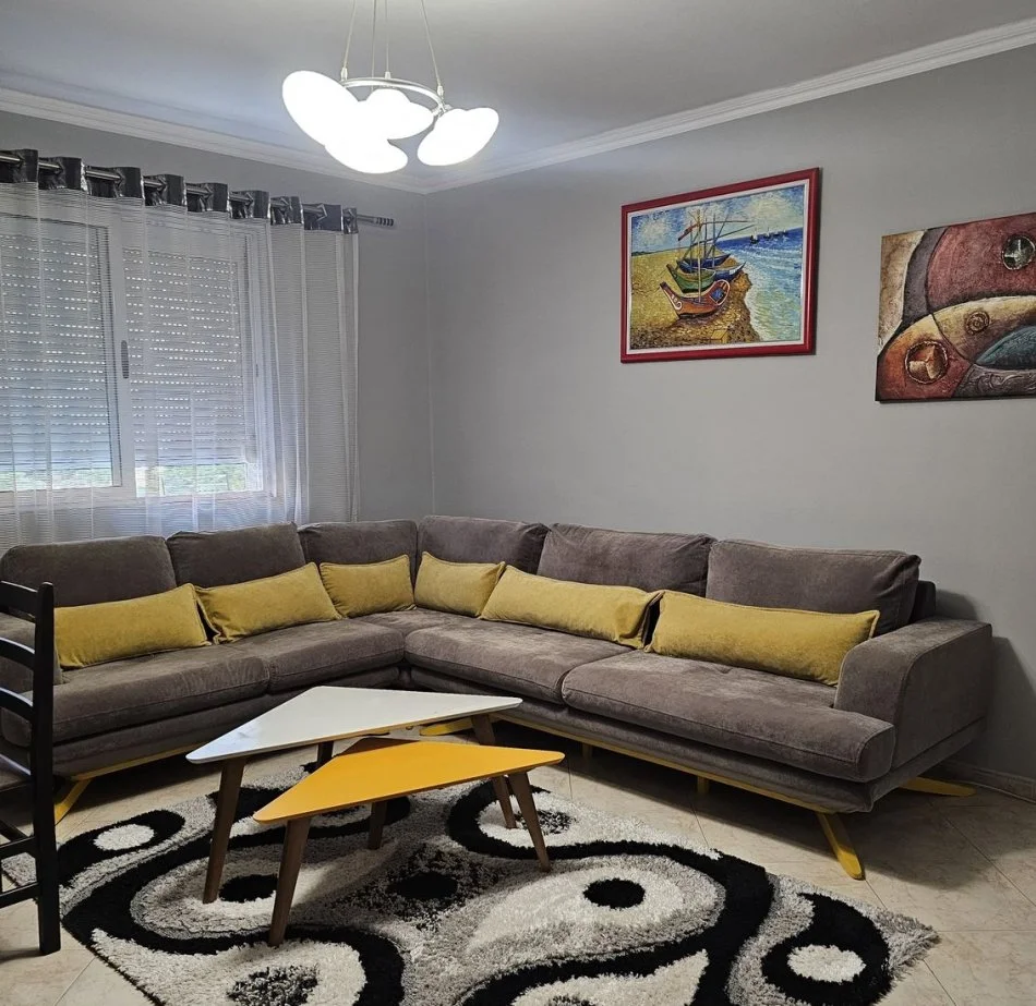Tirane, shitet apartament 1+1 Kati 3, 
