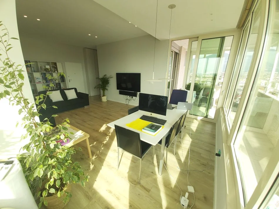 Tirane, jepet me qera apartament 2+1+Ballkon Kati 11, 137 m² 1.000 € (Selvia)