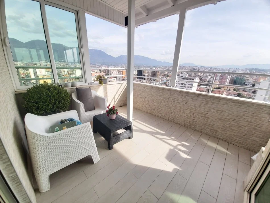 Tirane, jepet me qera apartament 2+1+Ballkon Kati 11, 137 m² 1.000 € (Selvia)