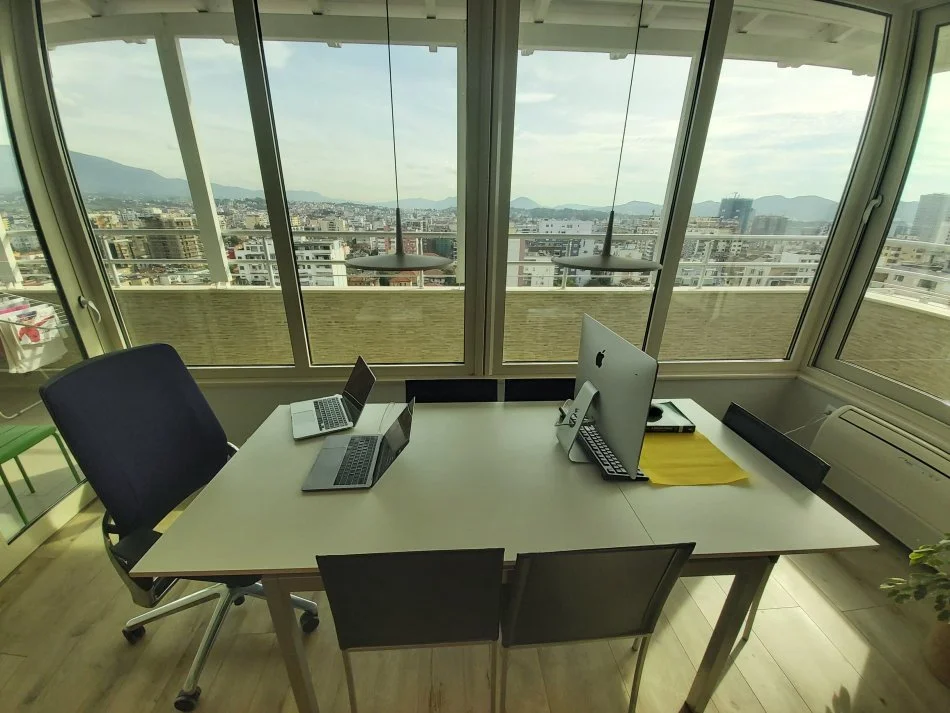 Tirane, jepet me qera apartament 2+1+Ballkon Kati 11, 137 m² 1.000 € (Selvia)