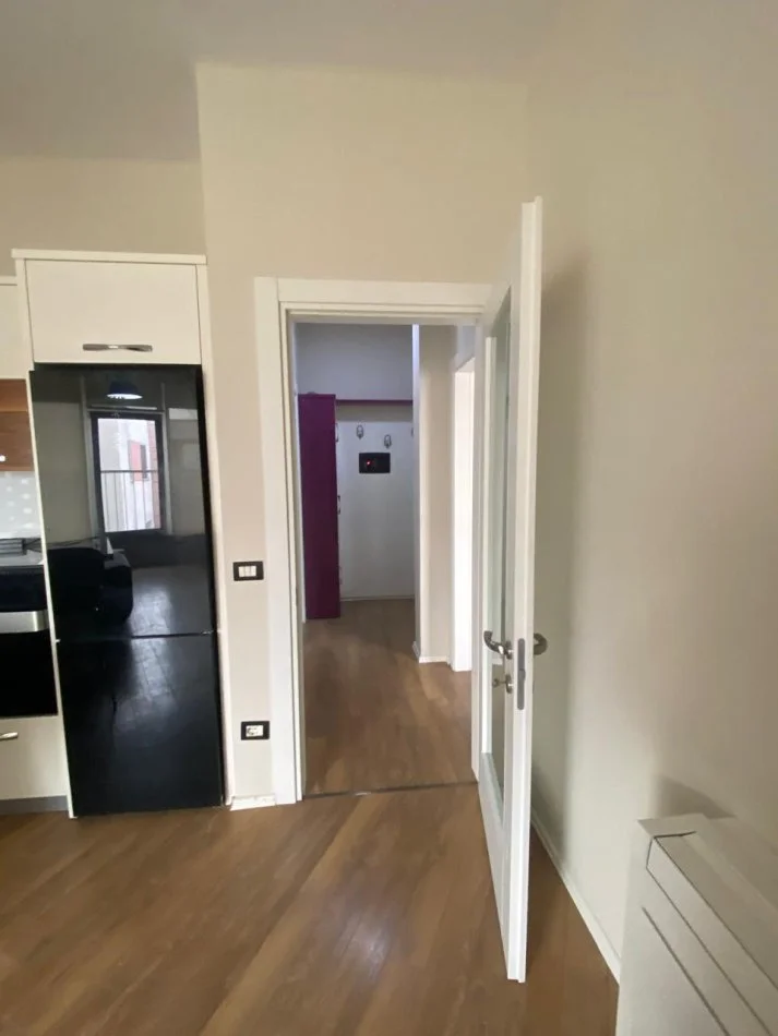 Tirane, jepet me qera 1+1 Kati 2, 65 m² 400 € 