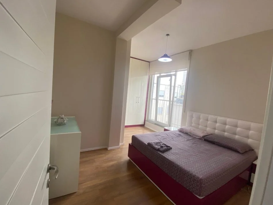 Tirane, jepet me qera 1+1 Kati 2, 65 m² 400 € 