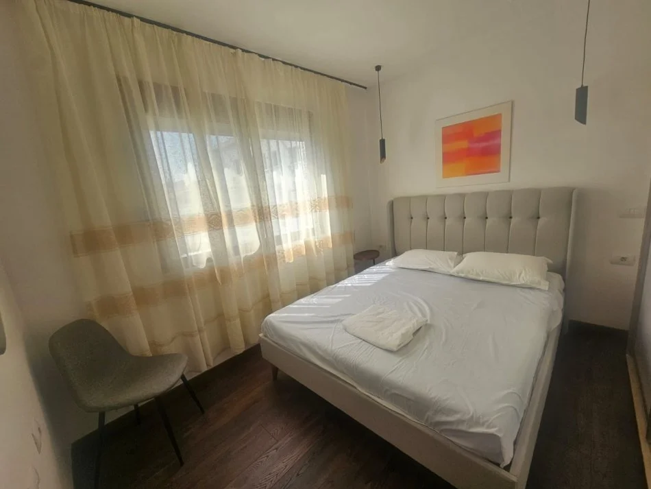 Tirane, jepet me qera apartament 1+1 Kati 5, 1 m² 370 € (Rr.Elbasanit)