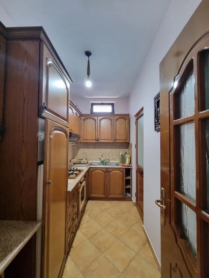 Tirane, jepet me qera apartament 2+1 Kati 5, 86 m² 600 € 