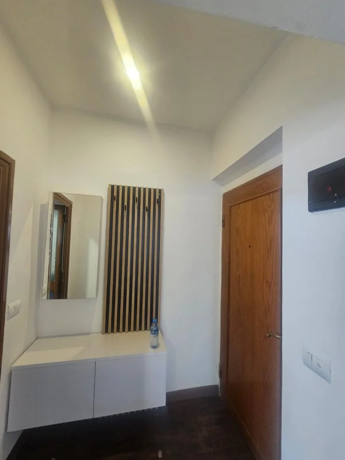 Tirane, jepet me qera apartament 1+1 Kati 5, 1 m² 370 € (Rr.Elbasanit)