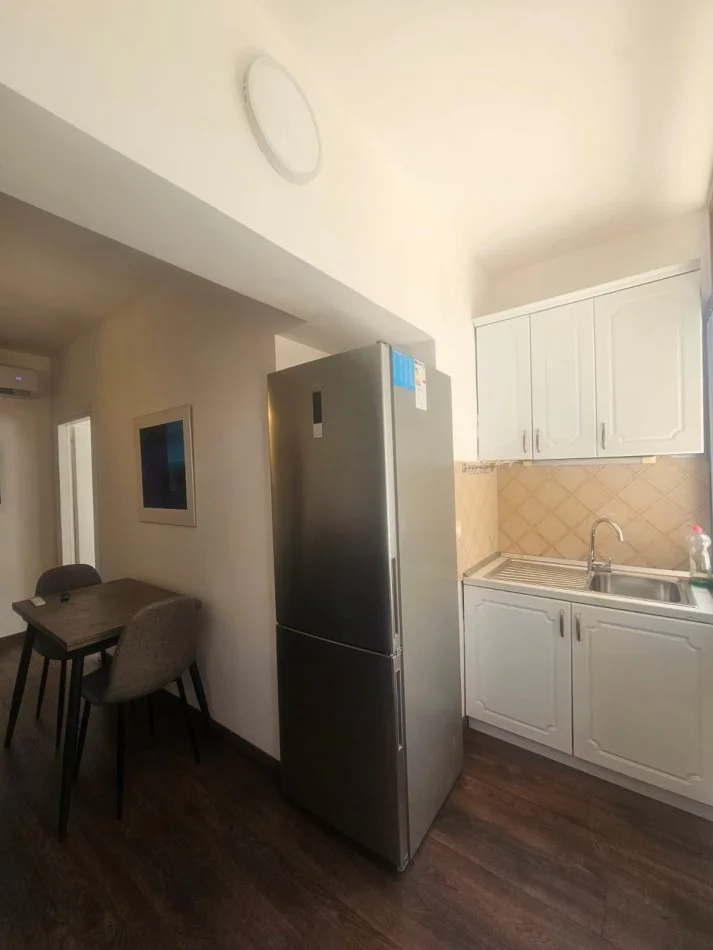 Tirane, jepet me qera apartament 1+1 Kati 5, 1 m² 370 € (Rr.Elbasanit)