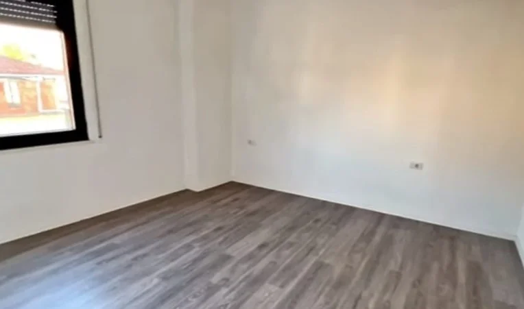 Tirane, jepet me qera apartament 1+1+Ballkon Kati 2, 77 m² 430 € (Rr Bardhyl)