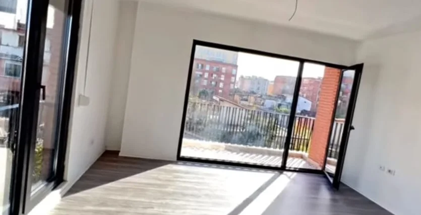 Tirane, jepet me qera apartament 1+1+Ballkon Kati 2, 77 m² 430 € (Rr Bardhyl)