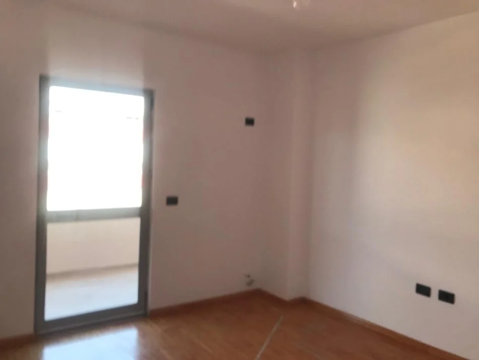 Tirane, shes apartament 2+1+Aneks+Ballkon Kati 7, 145.000 € 