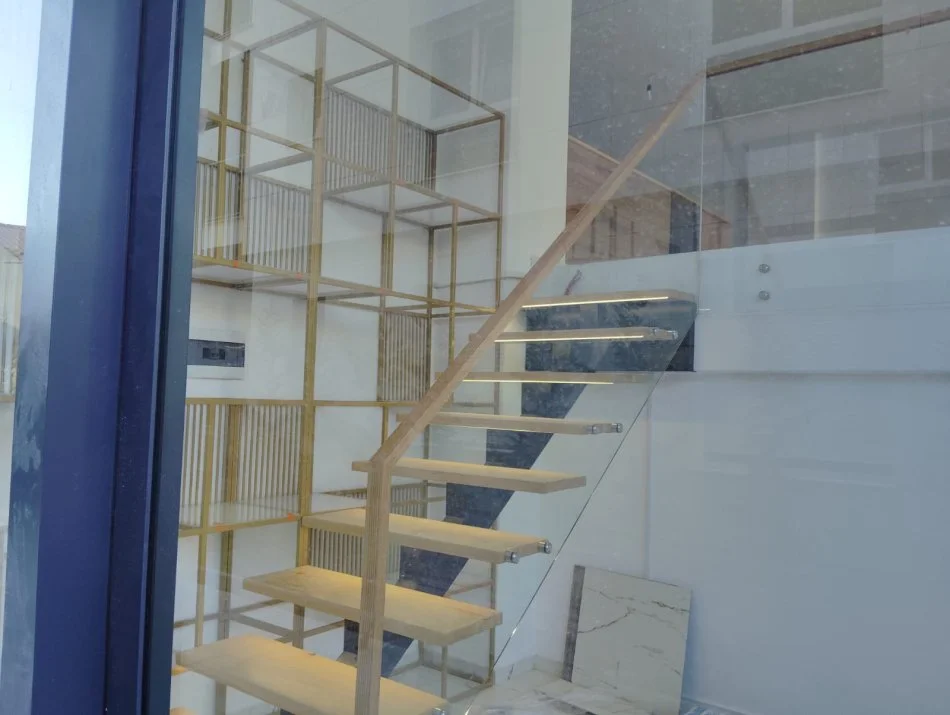 Shqiperi, jepet me qera ambjent biznesi Kati 0, 107m² (Astir, prane Rotondos)