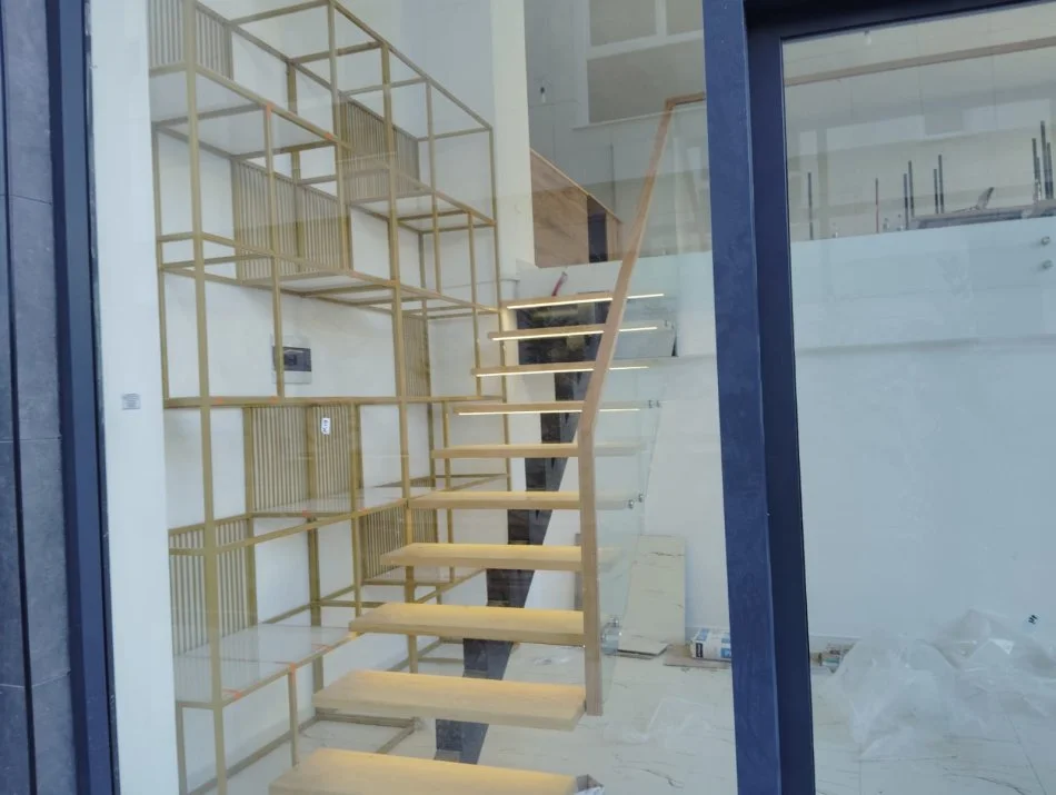 Shqiperi, jepet me qera ambjent biznesi Kati 0, 107m² (Astir, prane Rotondos)