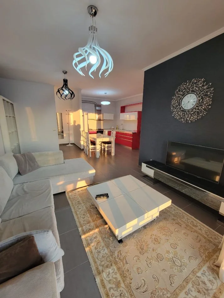 Tirane, jap me qera apartament 2+1+Ballkon Kati 6, 121 m² 120 € (Rruga Kadri Kerciku Qytet Studenti)