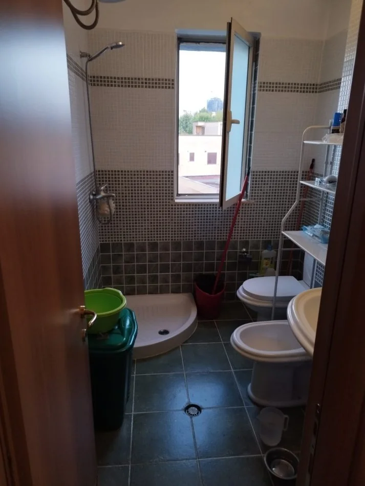 Tirane, jepet me qera apartament 1+1 , 60 m² 450 € (Karl Gega)