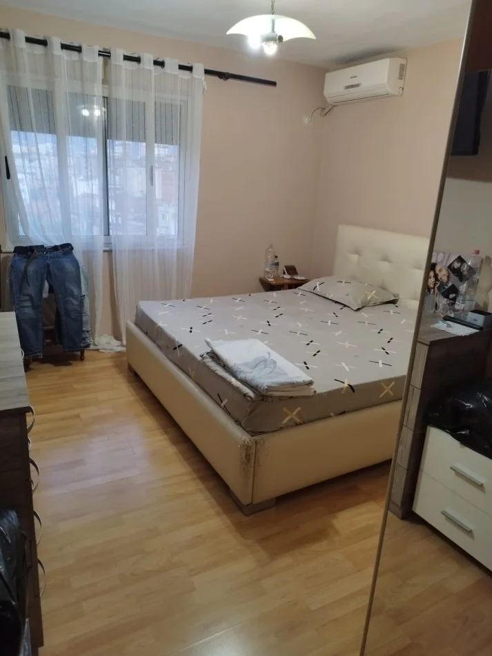 Tirane, jepet me qera apartament 1+1 , 60 m² 450 € (Karl Gega)