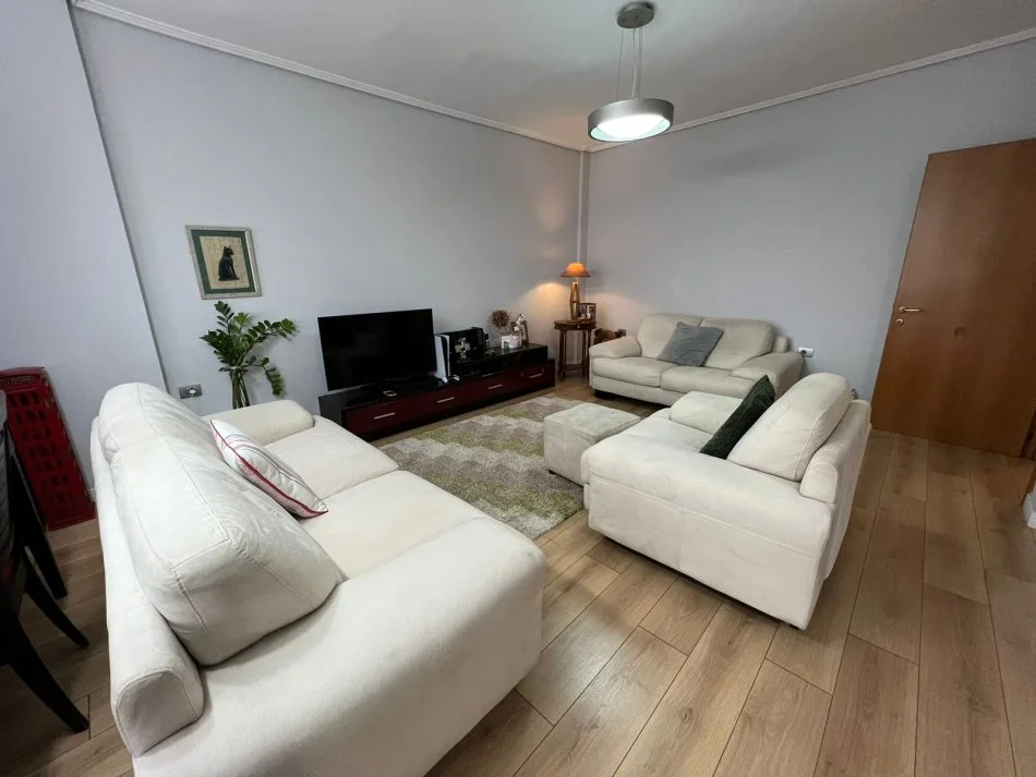 Tirane, jepet me qira apartament 2+1 Kati 3, 86 m² 700 € ,(Muhamed Gjollesha ),Komuna Parisit,Tirane