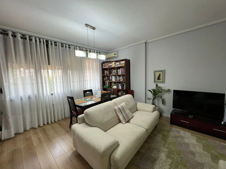 Tirane, jepet me qira apartament 2+1 Kati 3, 86 m² 700 € ,(Muhamed Gjollesha ),Komuna Parisit,Tirane