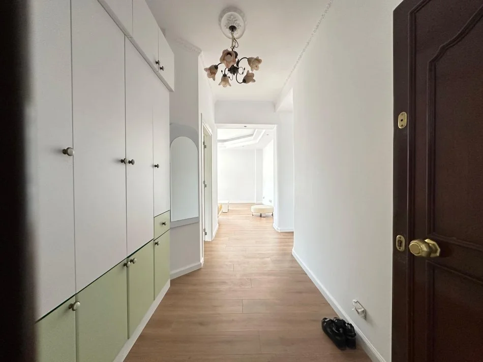 Tirane, shes apartament 2+1+Ballkon Kati 6, 112 m² 168.000 € (Brryli)