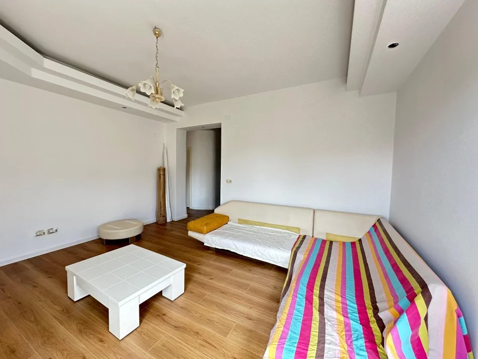 Tirane, shes apartament 2+1+Ballkon Kati 6, 112 m² 168.000 € (Brryli)