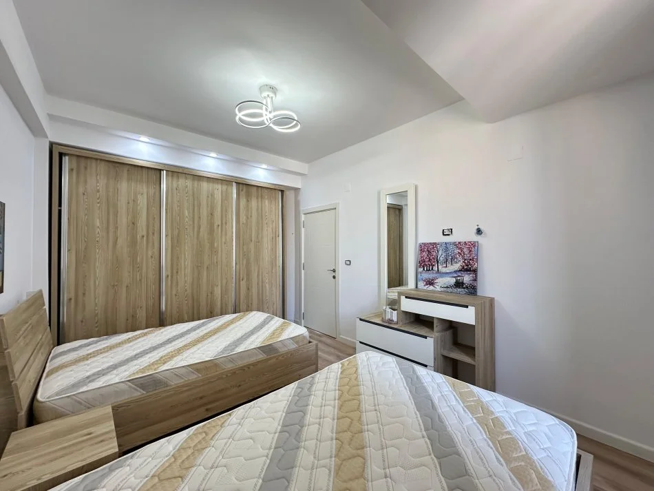 Tirane, shes apartament 2+1+Ballkon Kati 6, 112 m² 168.000 € (Brryli)