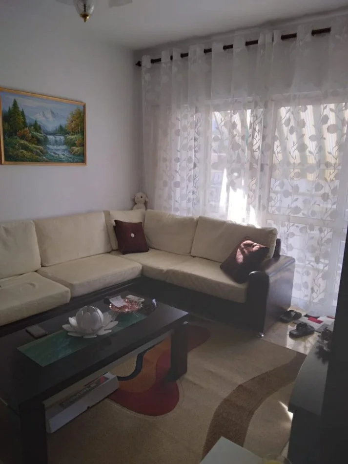 Tirane, shitet apartament 1+1 Kati 4,