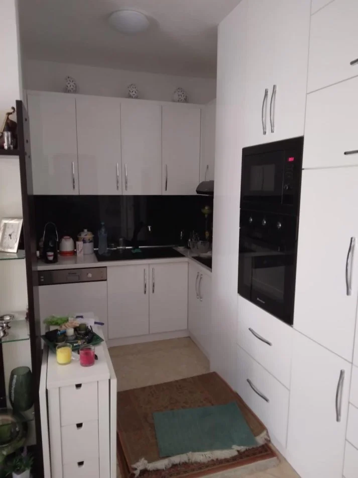 Tirane, shitet apartament 1+1 Kati 4,