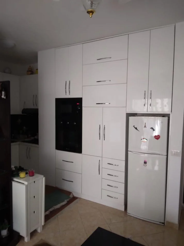 Tirane, shitet apartament 1+1 Kati 4,