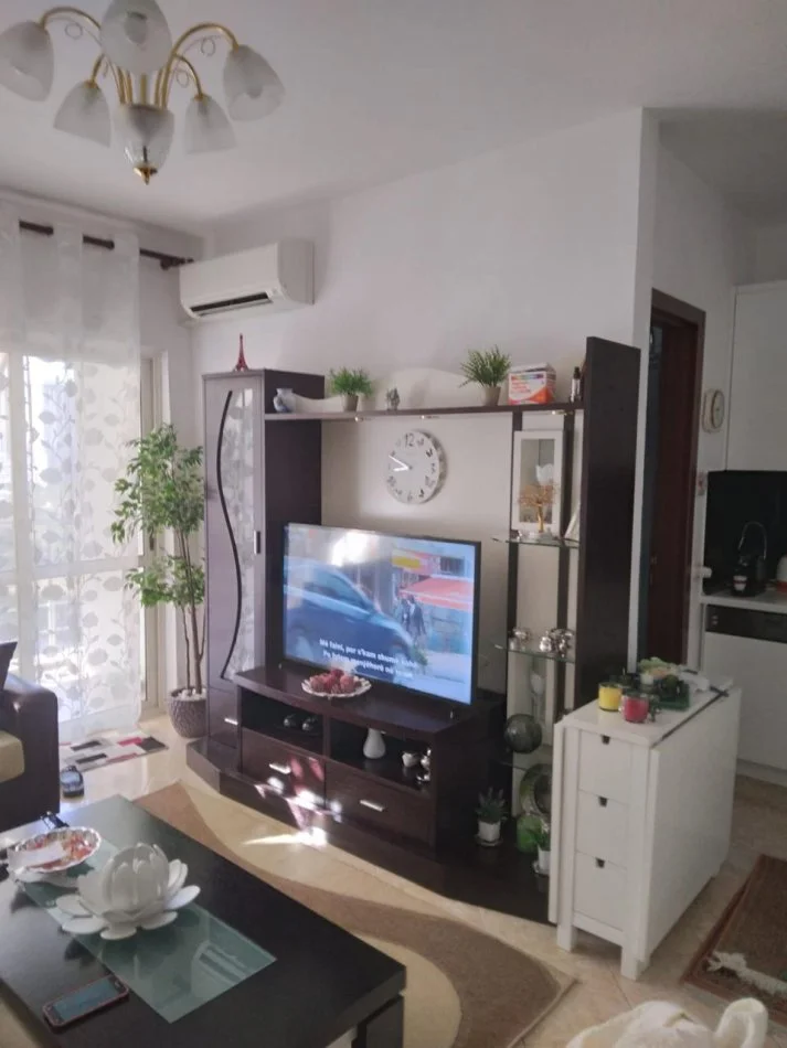 Tirane, shitet apartament 1+1 Kati 4,