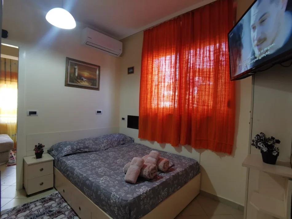 Tirane, jepet me qera apartament 1+1 Kati 2, 47 m² 378 € (Rruga gjon mili)