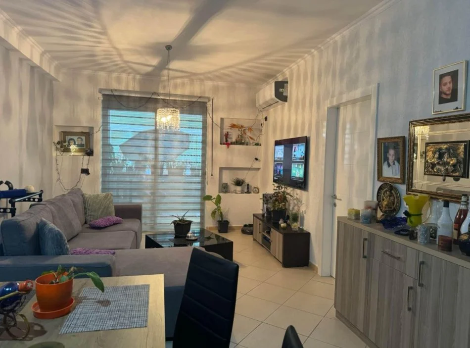 Tirane, shitet apartament 2+1 Kati 2, 