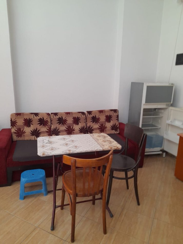 Tirane, jepet me qera garsonier, Kati 1, 26 m² 180 € (Rruga Karl Gega, ngjitur me Bulevardin e Ri, Tirane, 40 ml larg Unazes)