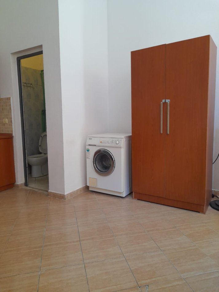 Tirane, jepet me qera garsonier, Kati 1, 26 m² 180 € (Rruga Karl Gega, ngjitur me Bulevardin e Ri, Tirane, 40 ml larg Unazes)