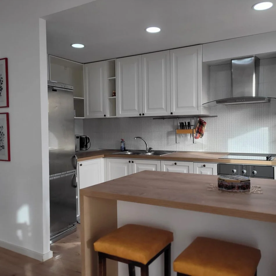 Tirane, Ambasada Gjermane jepet me qera apartament 2+1+Ballkon Kati 8, 112 m² 750 € (Frederik shiroka)