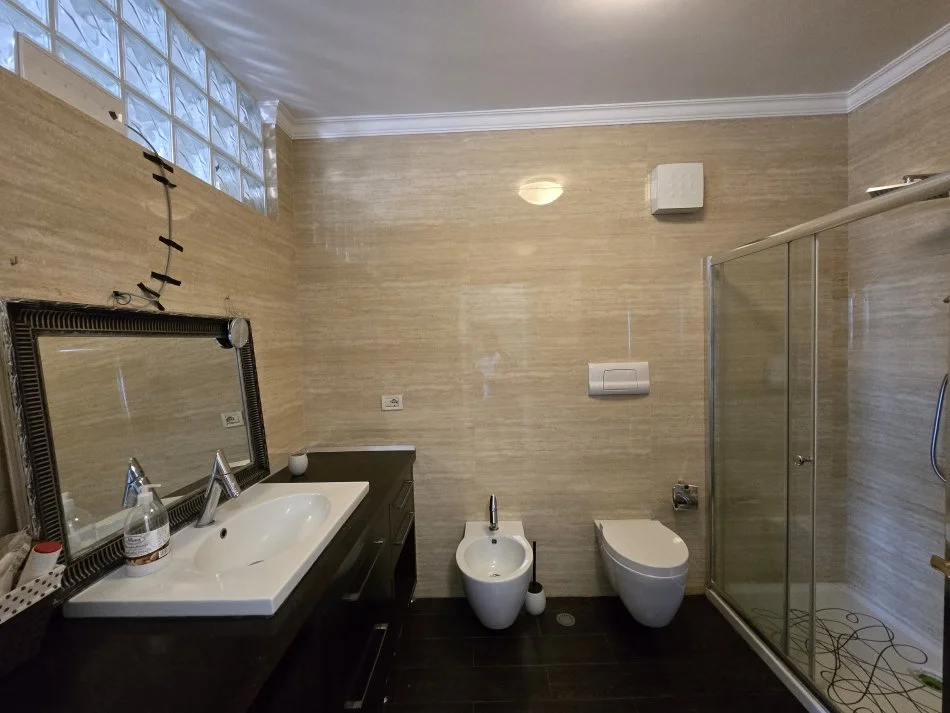 Tirane, shitet 1+1+Aneks+Ballkon Kati 11, 97 m² 190.000 € (Rruga e Dibres)