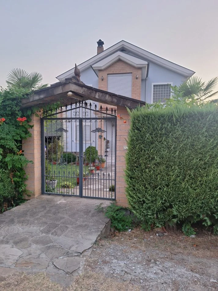 Shqiperi, shitet Vile 2 Katshe , 290 m²