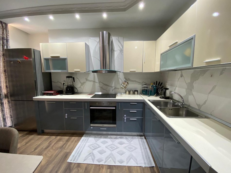 Tirane, jepet me qera apartament 2+1+Aneks+Ballkon Kati 6, 115 m² 670 € 